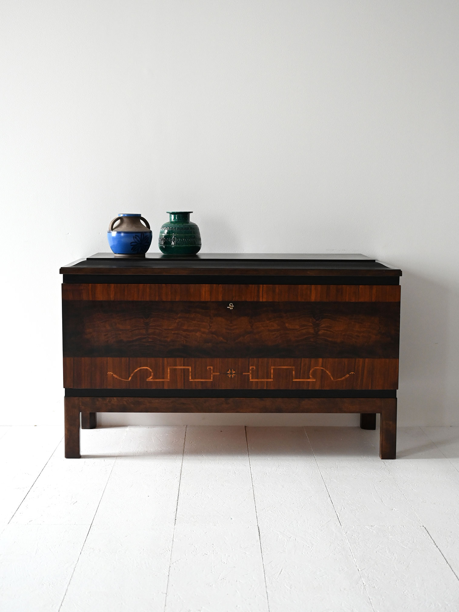 Sideboard Art Decó scandinavo in radica anni ’30-a