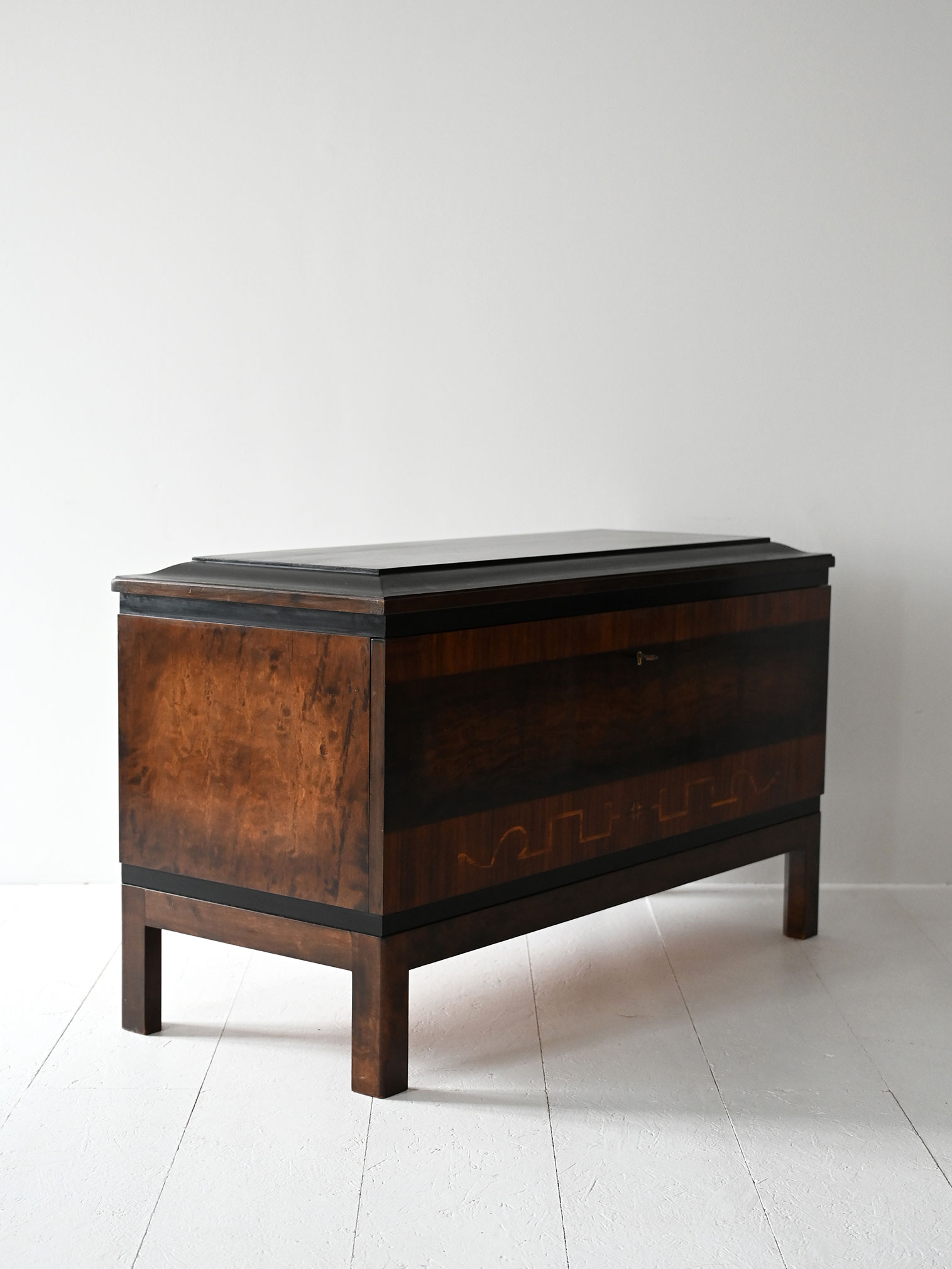 Sideboard Art Decó scandinavo radica 30s-d Sideboard Art Decó scandinavo in radica anni ’30-d