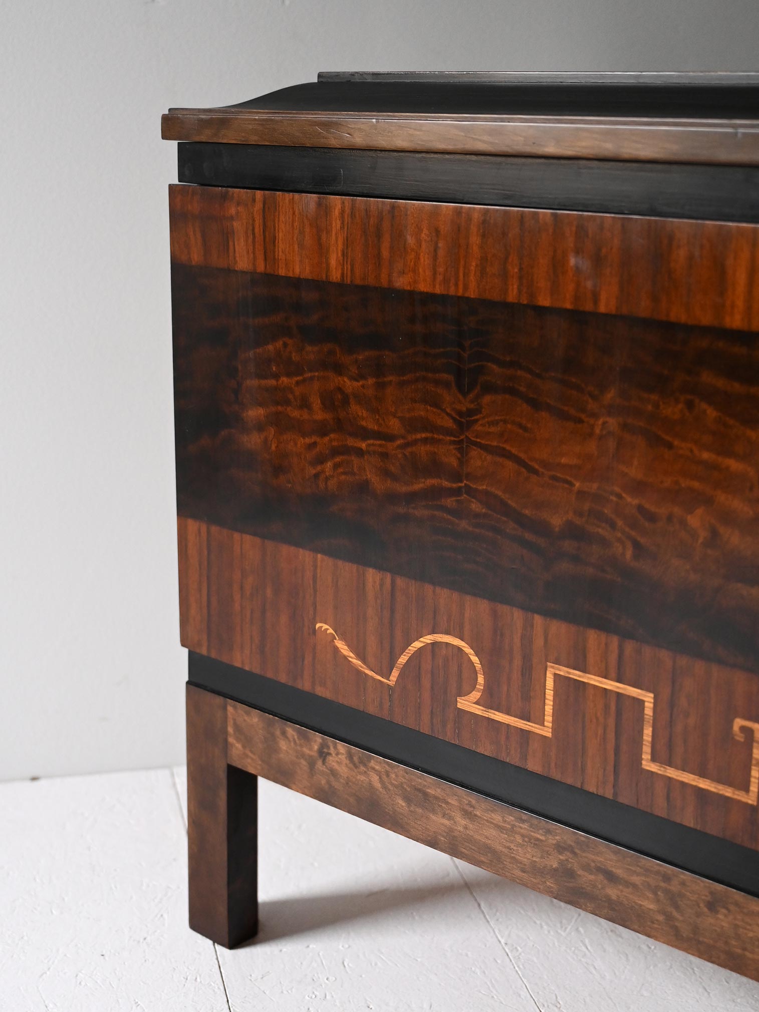 Sideboard Art Decó scandinavo radica 30s-h Sideboard Art Decó scandinavo in radica anni ’30-h