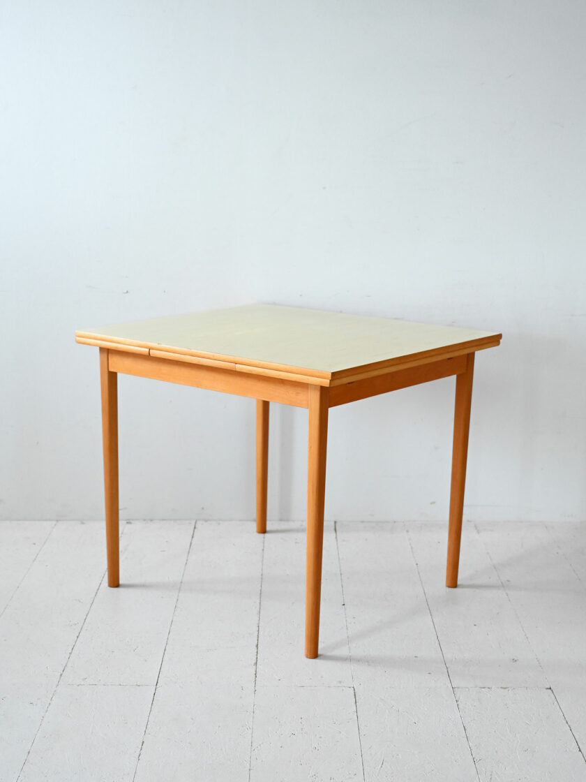 Tavolo vintage scandinavo in formica anni ’50-e