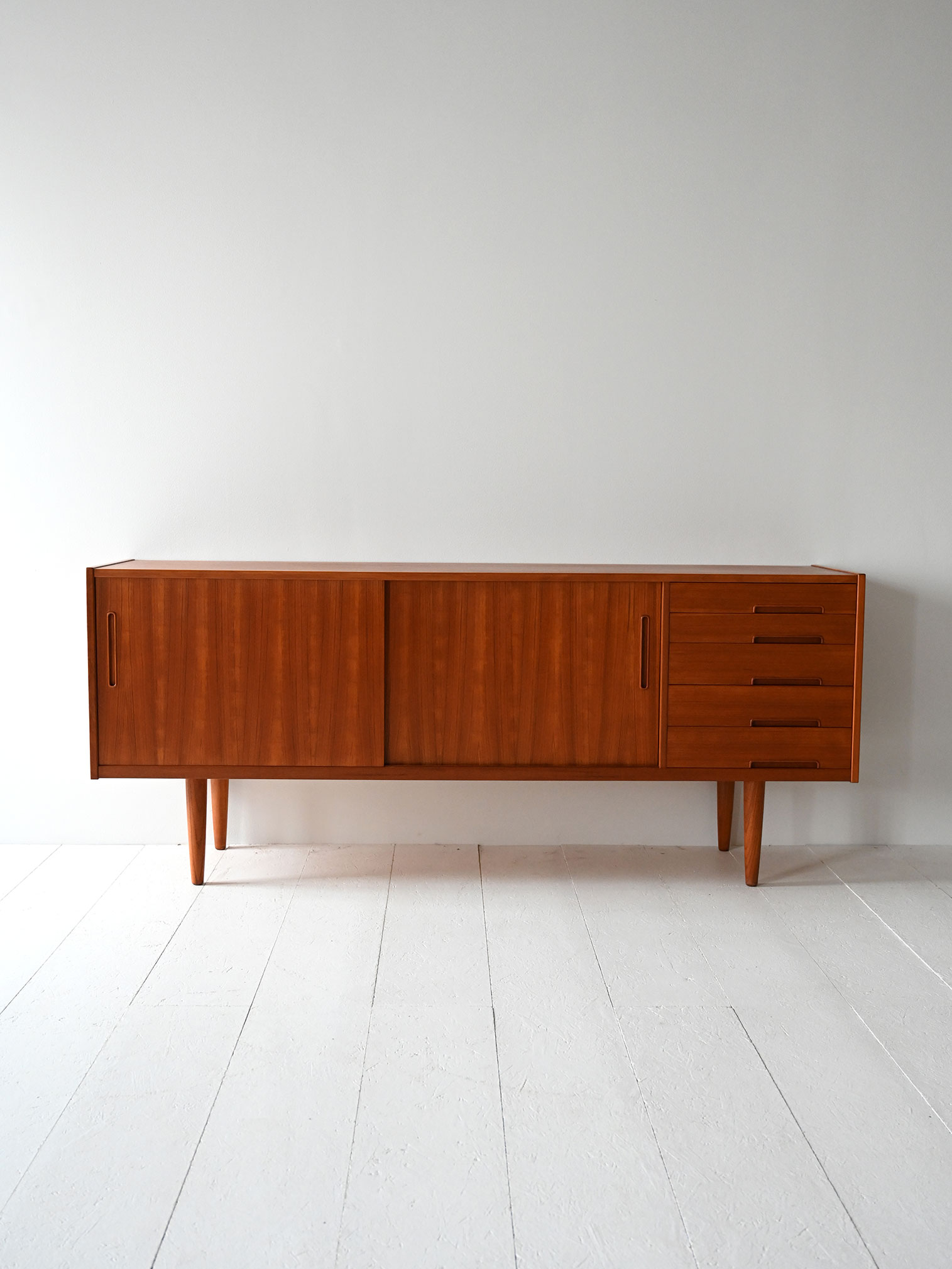 Sideboard vintage scandinavo Nils Jonsson-b Sideboard vintage scandinavo di Nils Jonsson-b
