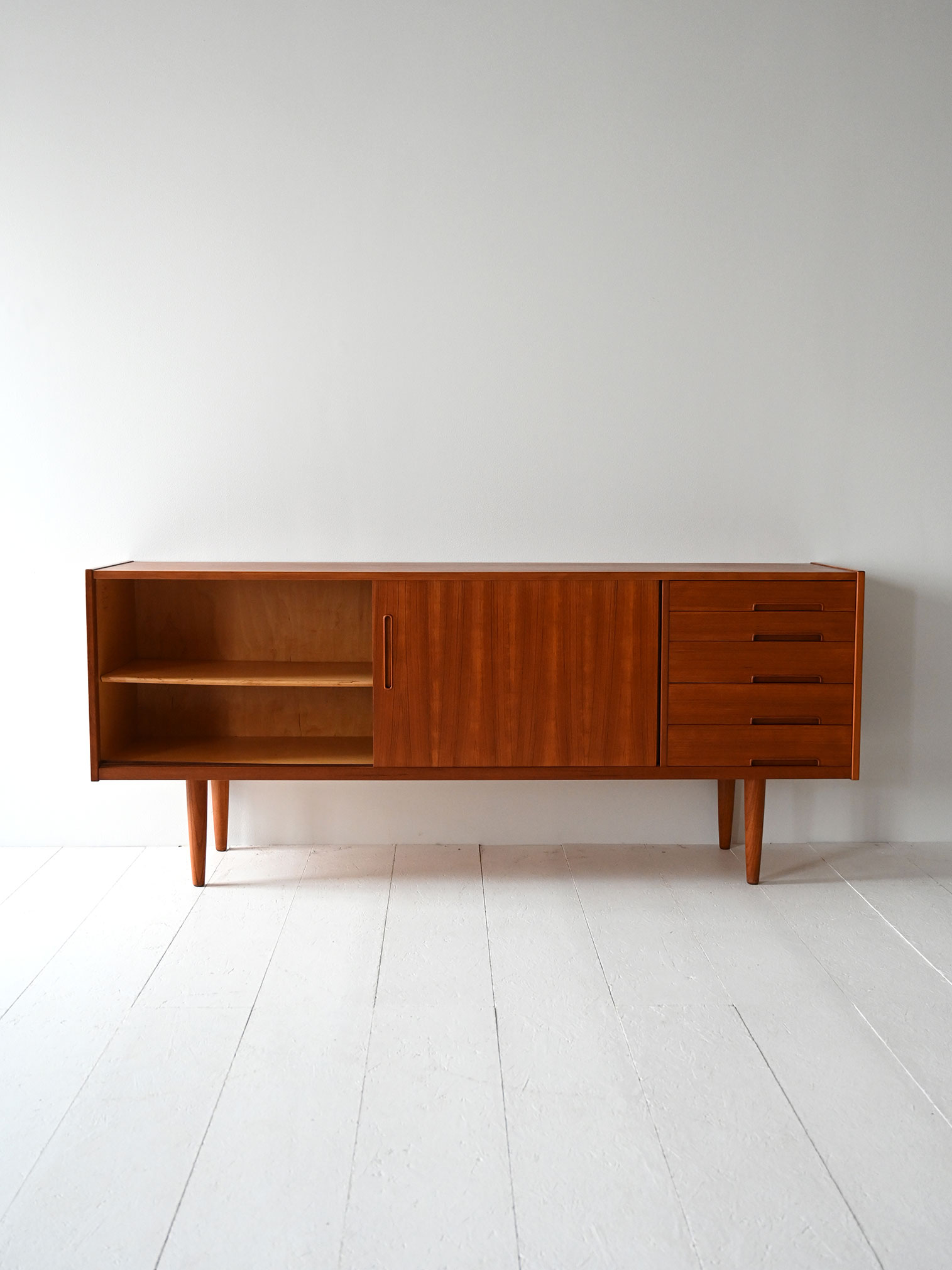 Sideboard vintage scandinavo Nils Jonsson-c Sideboard vintage scandinavo di Nils Jonsson-c
