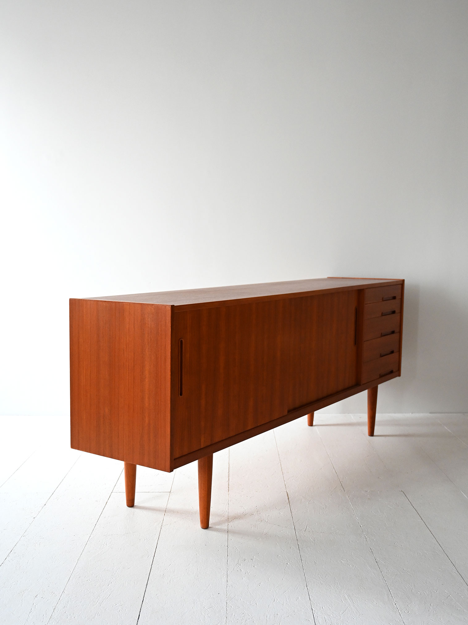 Sideboard vintage scandinavo Nils Jonsson-e Sideboard vintage scandinavo di Nils Jonsson-e