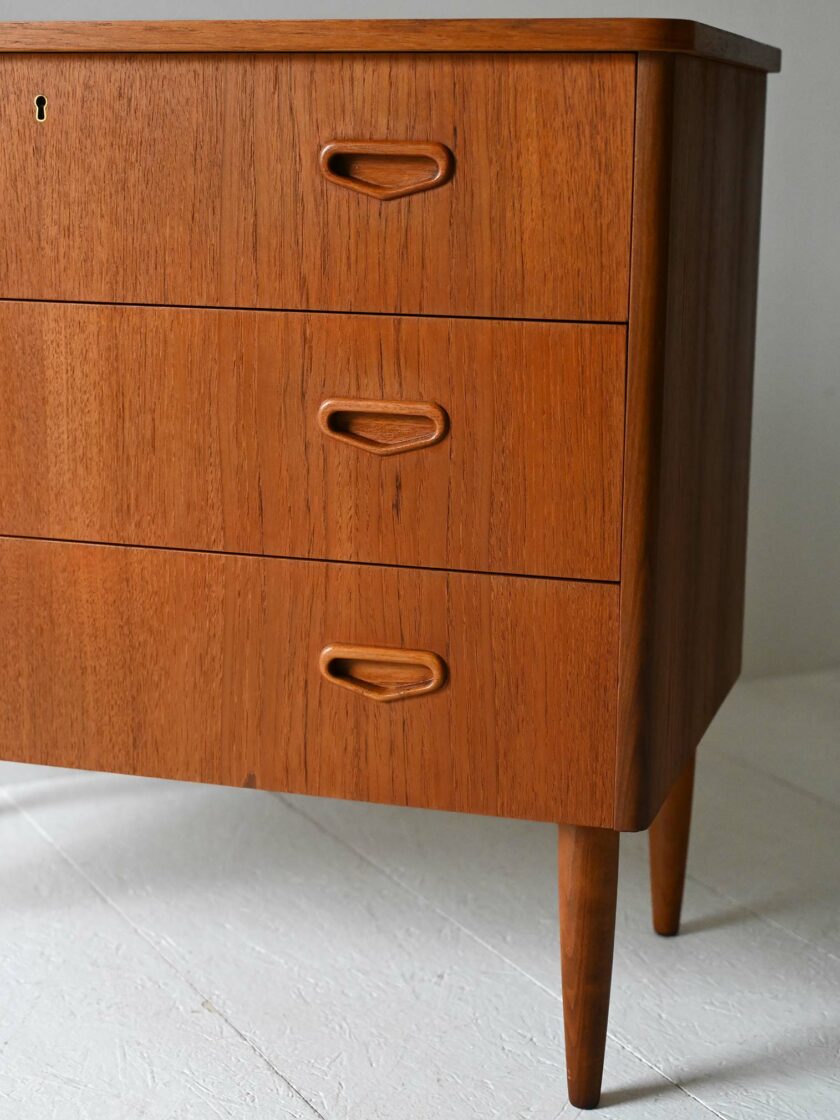 Cassettiera vintage scandinava in teak anni ’50/’60-e