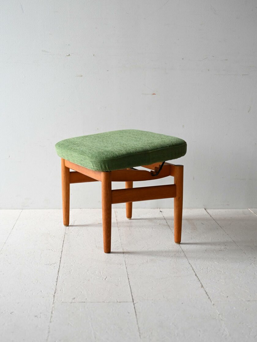 Poggiapiedi vintage scandinavo regolabile con cuscino verde-b