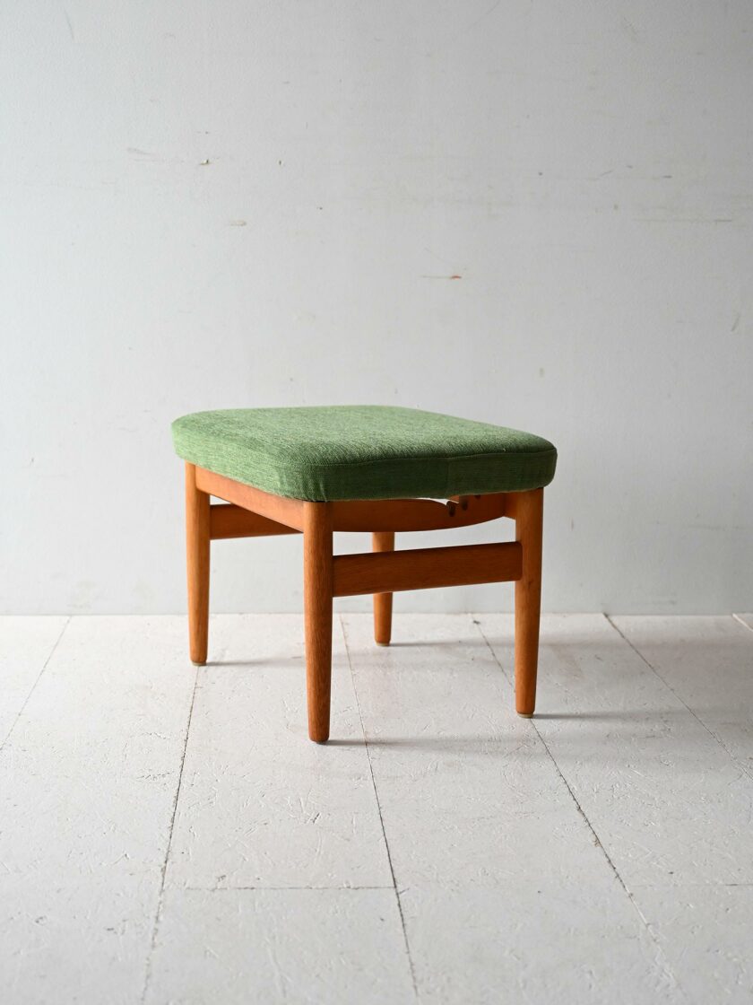 Poggiapiedi vintage scandinavo regolabile con cuscino verde-c