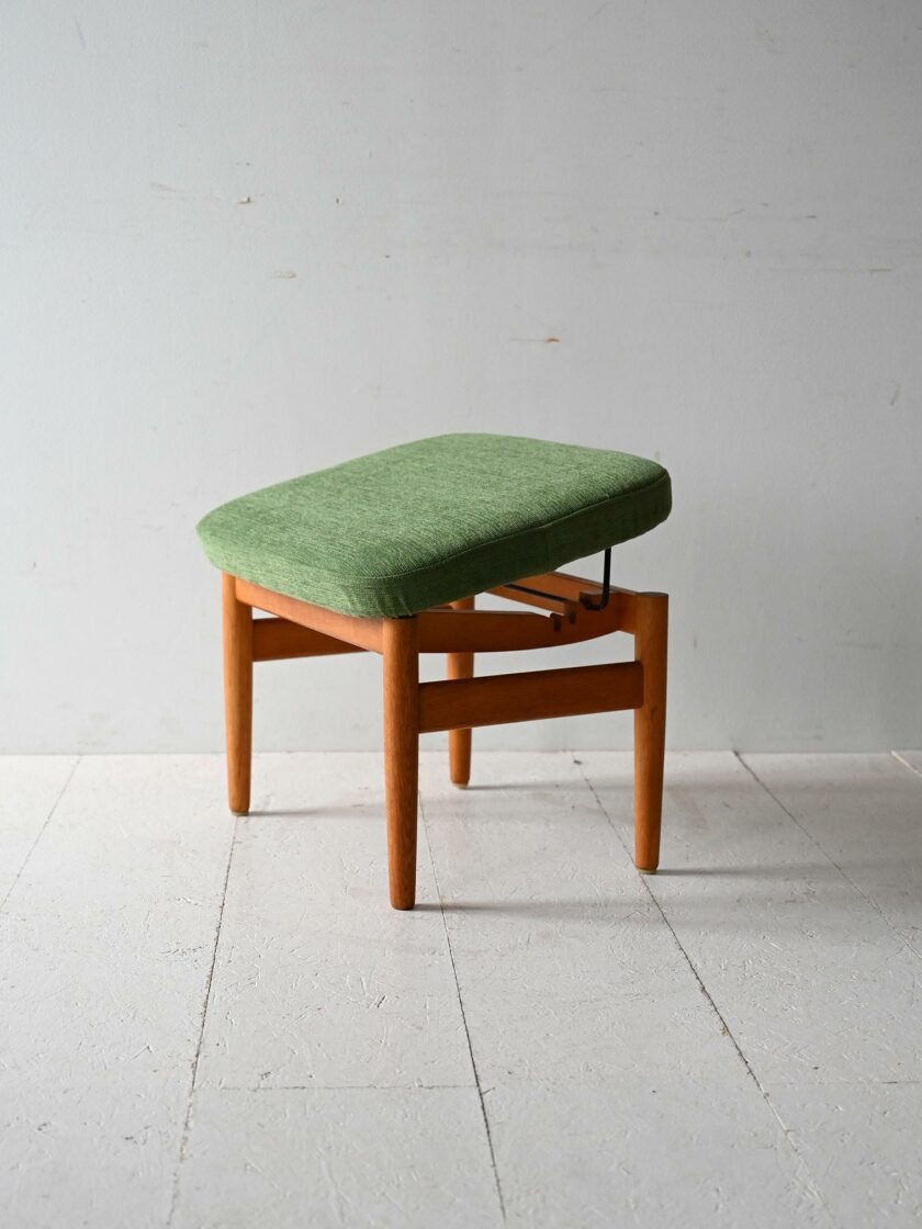 Poggiapiedi vintage scandinavo regolabile con cuscino verde-d