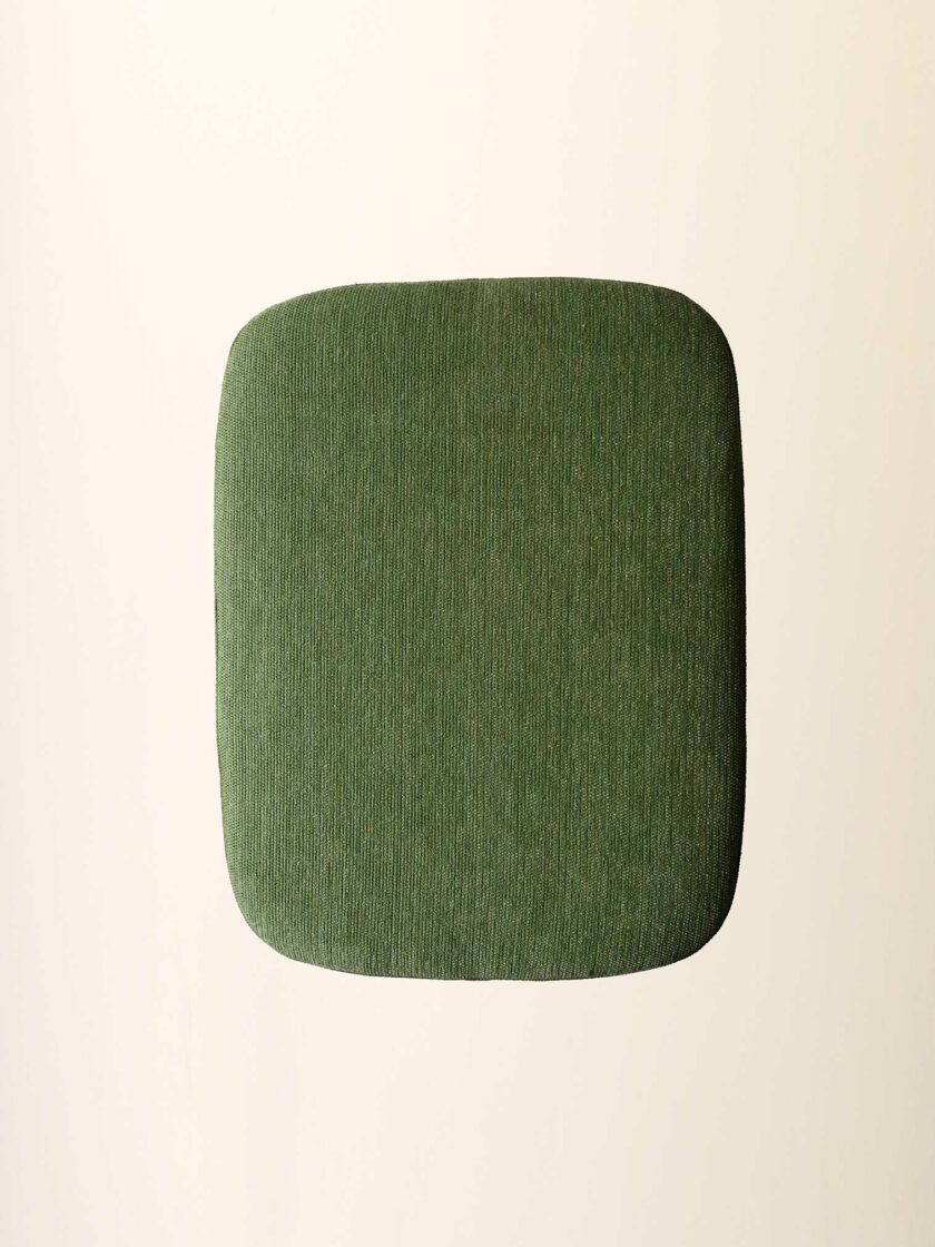 Poggiapiedi vintage scandinavo regolabile con cuscino verde-g