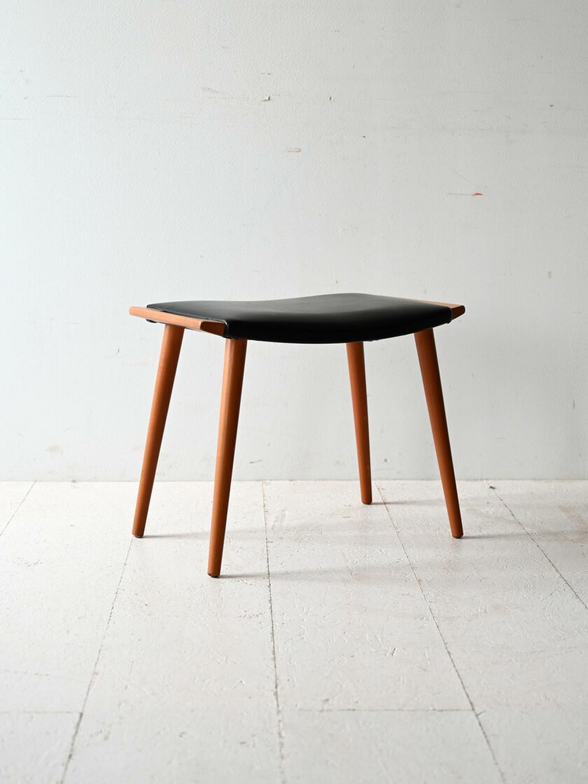 Sgabello vintage in legno e pelle-a