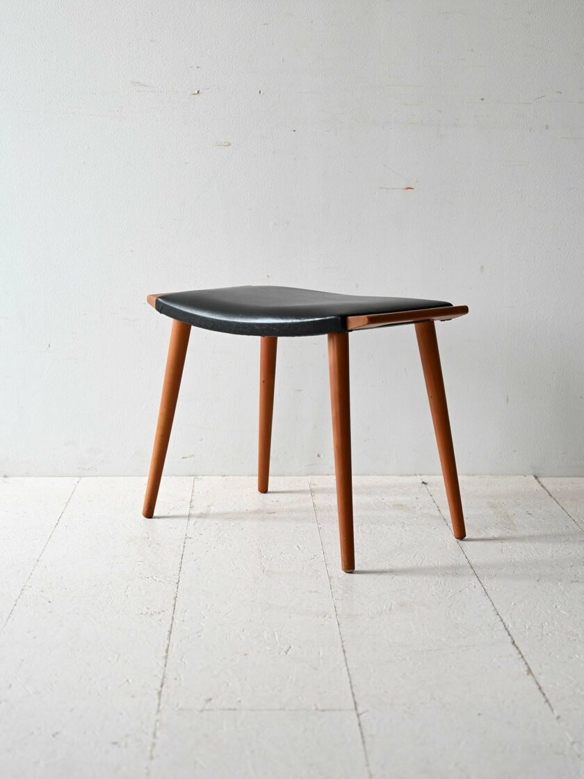 Sgabello vintage in legno e pelle-b