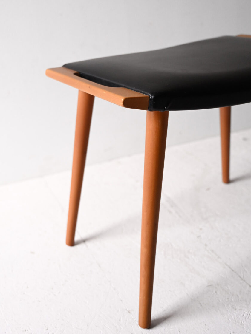 Sgabello vintage in legno e pelle-e