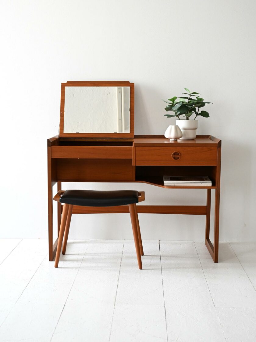 Toeletta scandinava vintage in teak anni ’60-a