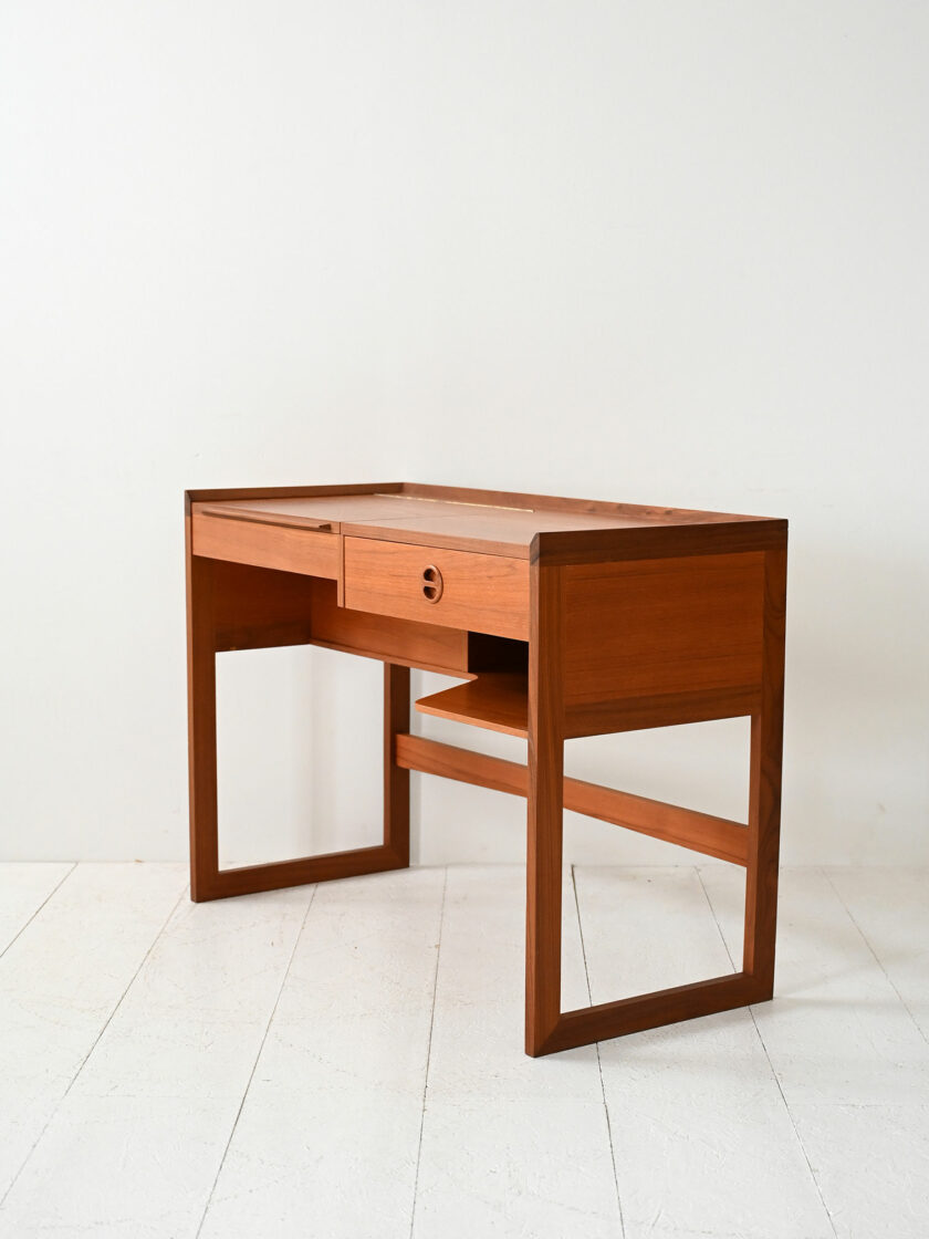 Toeletta scandinava vintage in teak anni ’60-e