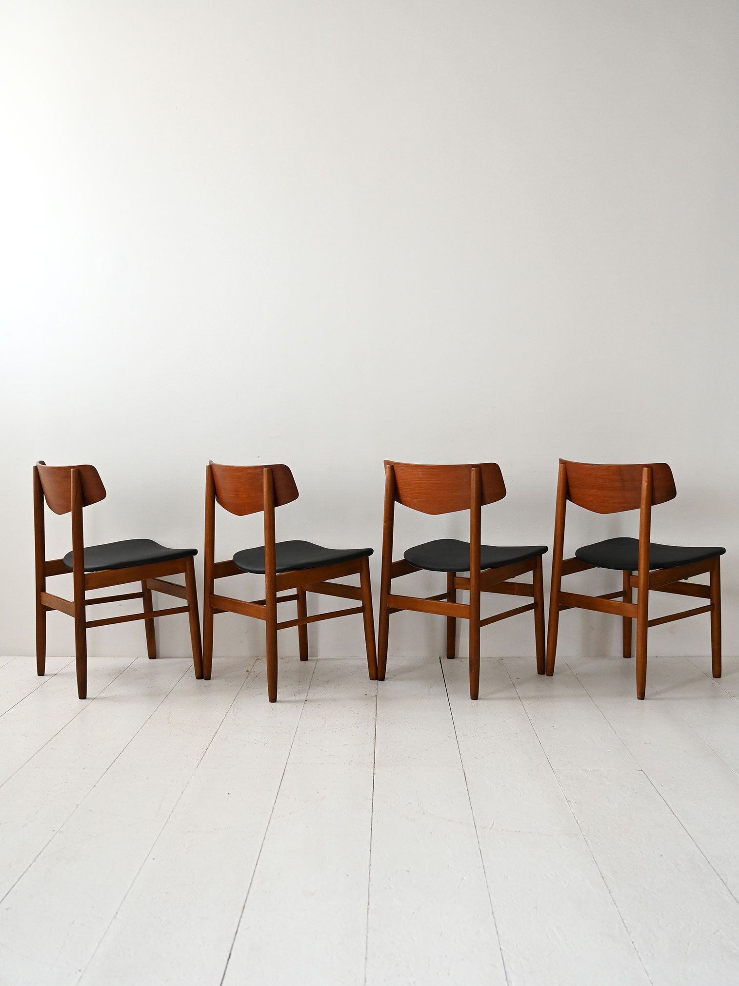 Set quattro sedie scandinave teak-c Set di quattro sedie scandinave in teak-c