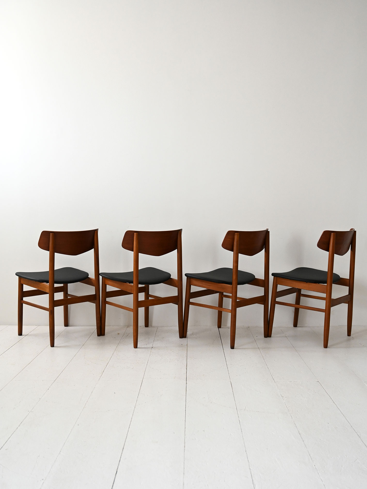 Set quattro sedie scandinave teak-e Set di quattro sedie scandinave in teak-e