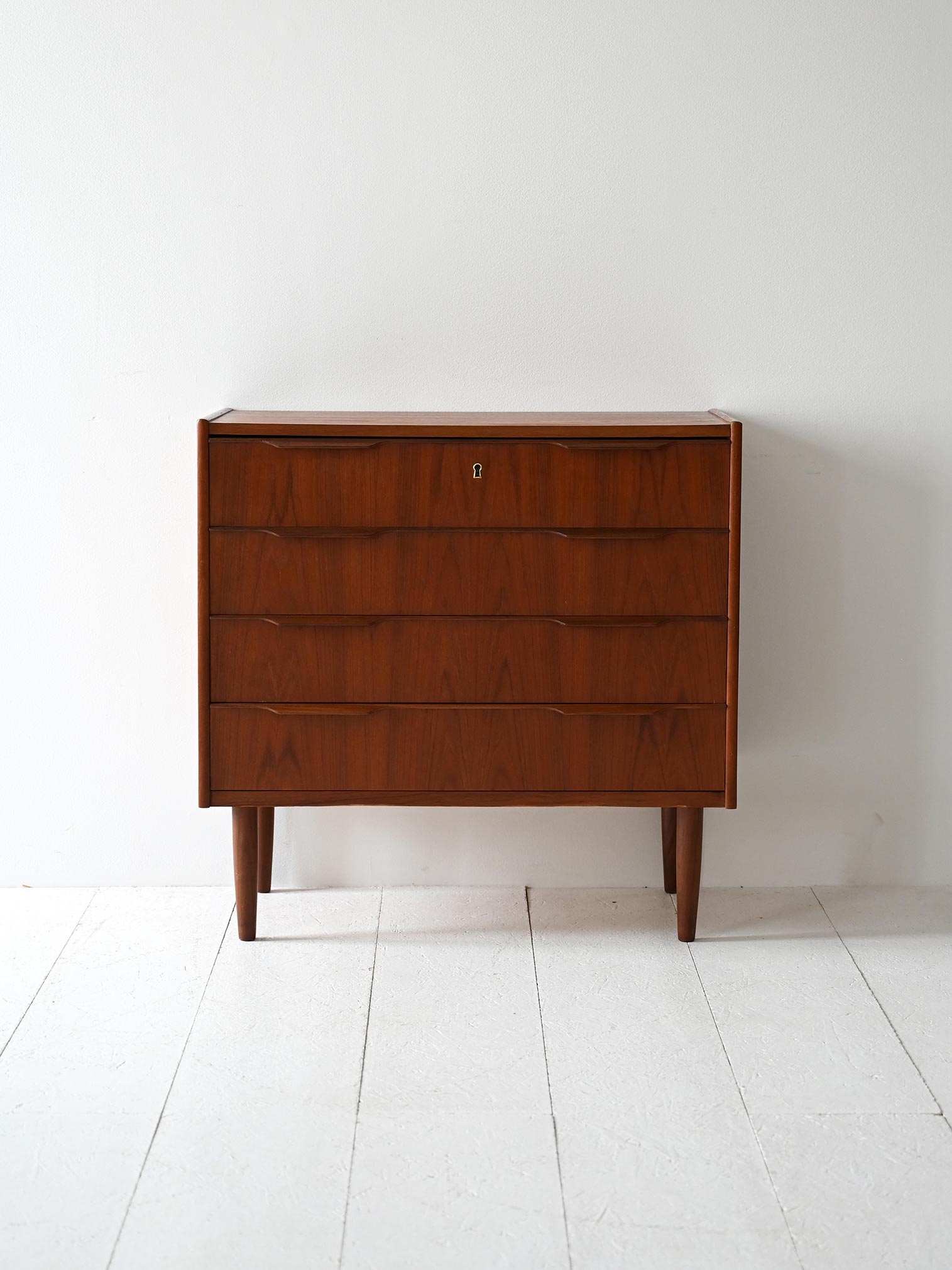 Cassettiera danese vintage teak scuro-b Cassettiera danese vintage in teak scuro-b