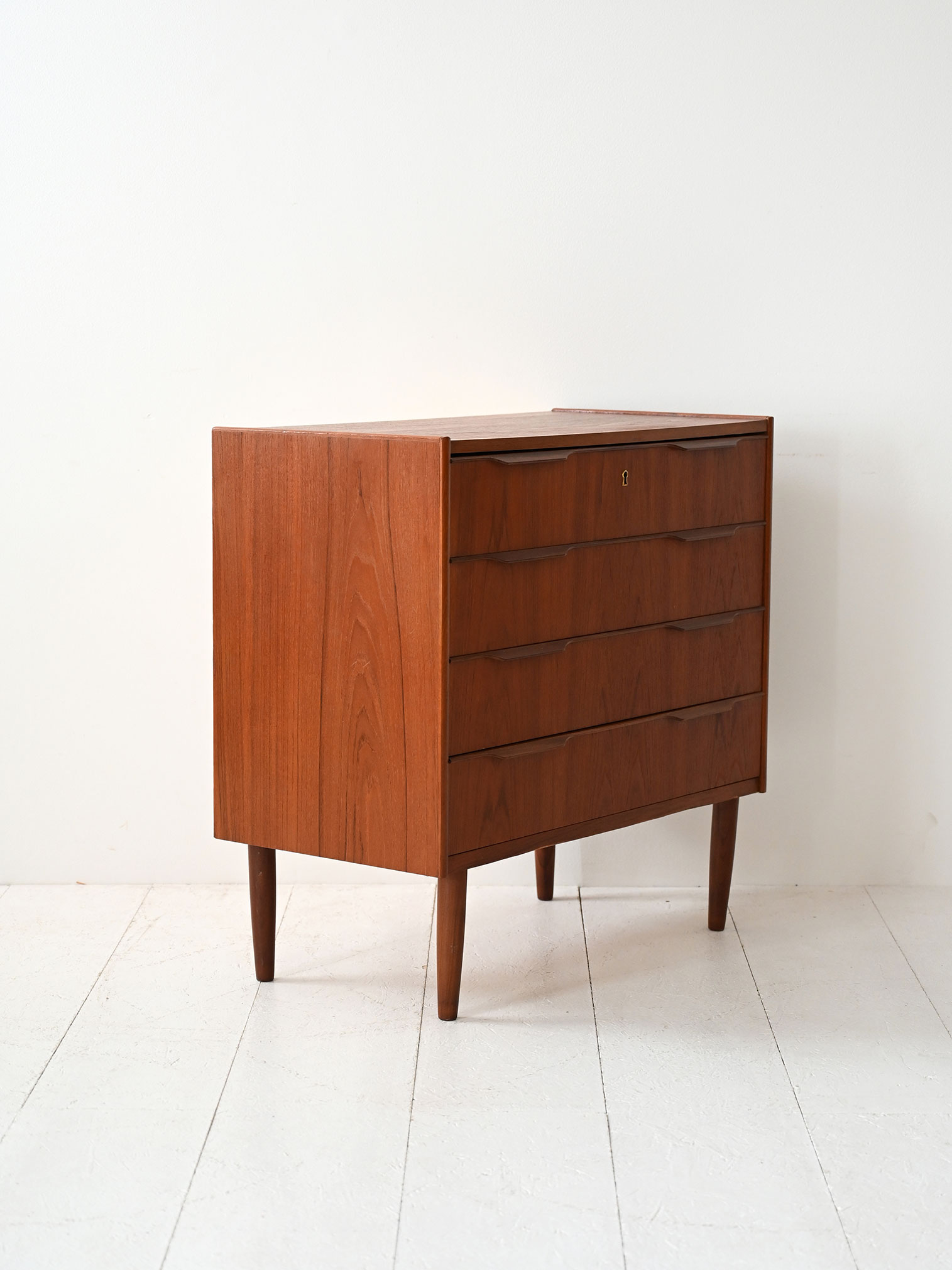 Cassettiera danese vintage teak scuro-c Cassettiera danese vintage in teak scuro-c