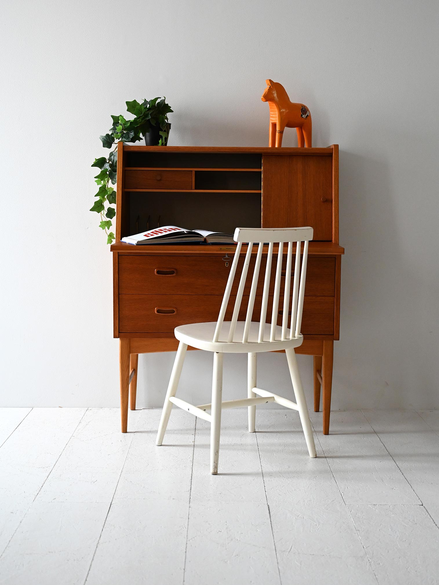 Secrétaire vintage teak probable production danese-a Vintage teak secrétaire, likely Danish-a production