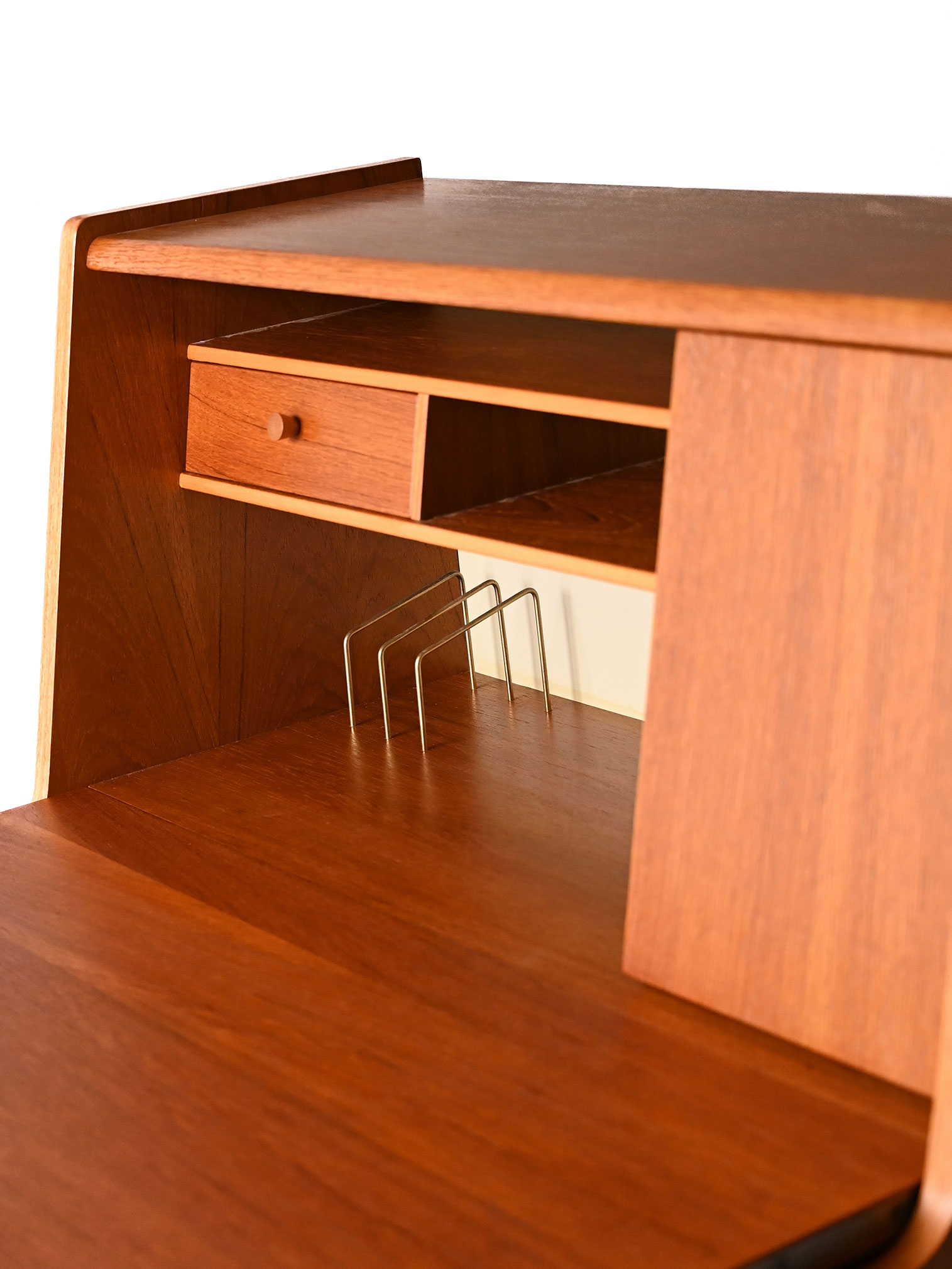 Secrétaire vintage teak probable production danese-h Vintage teak secrétaire, likely Danish-h production