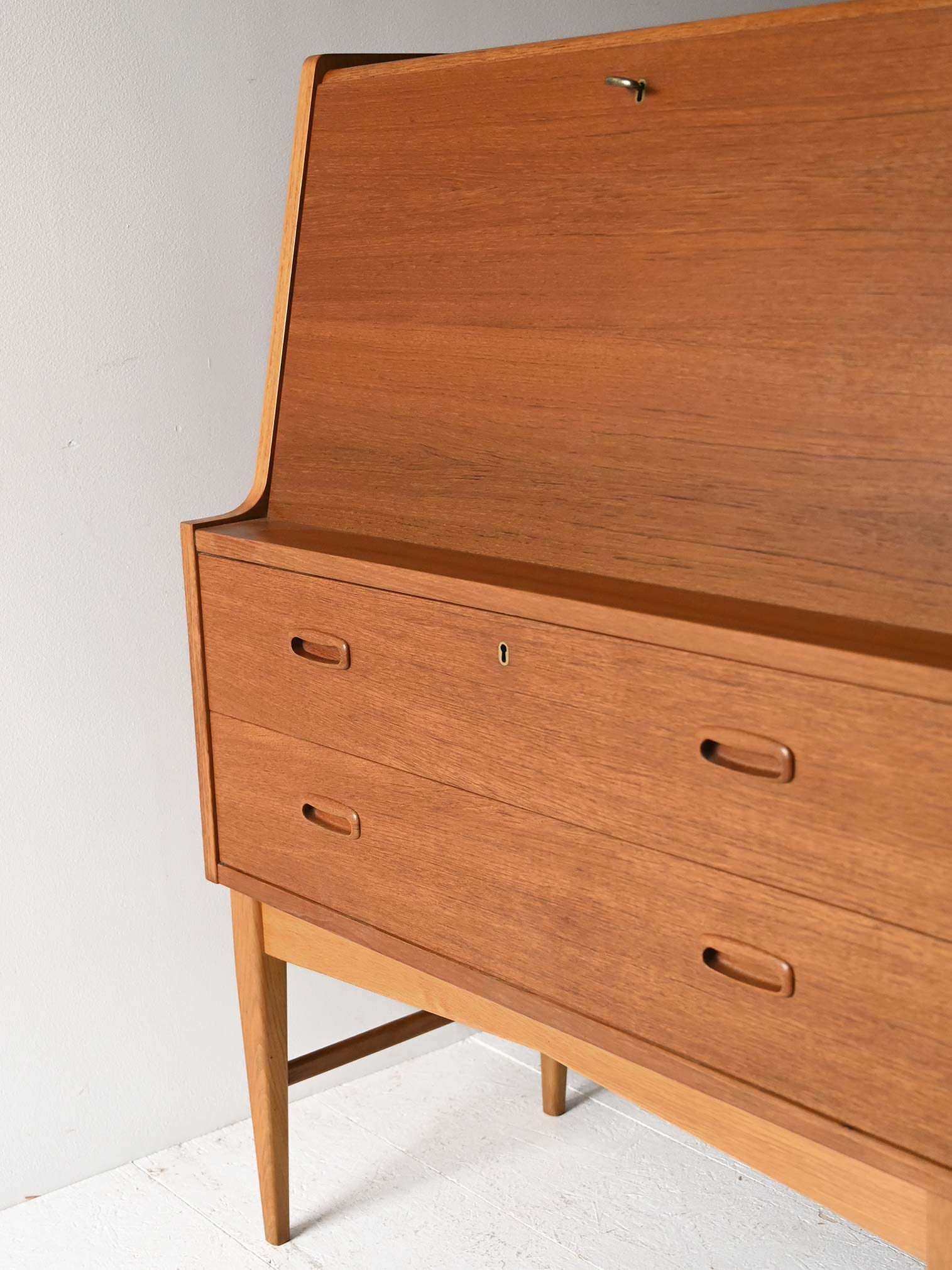 Secrétaire vintage teak probable production danese-i Vintage teak secrétaire, likely Danish-i production
