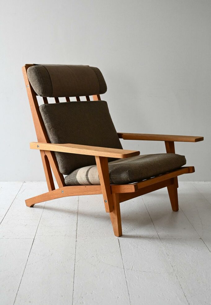 GE 290 armchair by Hans Wegner with footrest-b