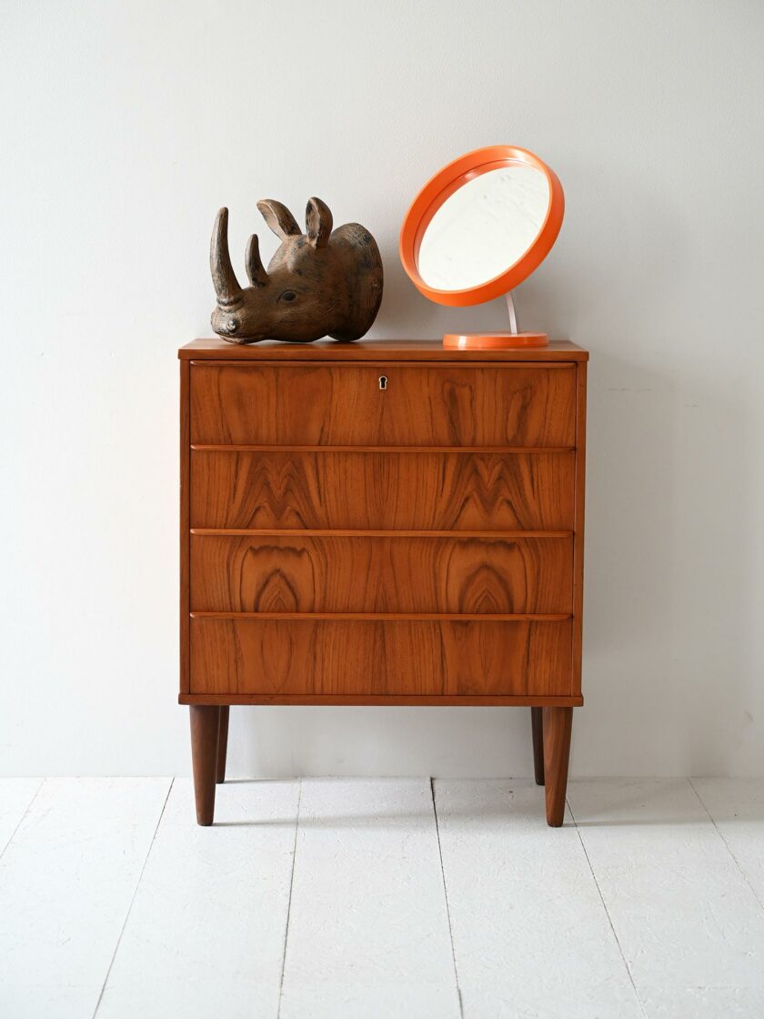 Cassettiera scandinava vintage in teak fiammato-a