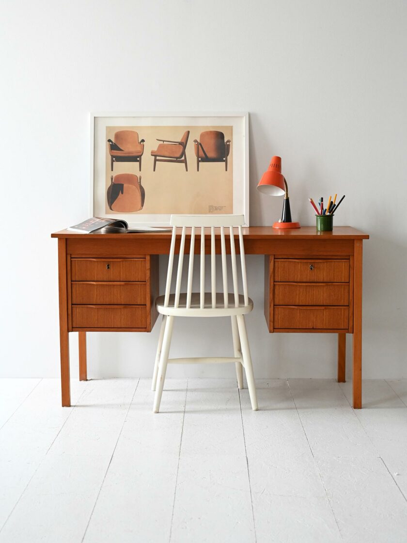 Scrivania scandinava vintage in teak anni ’60-a