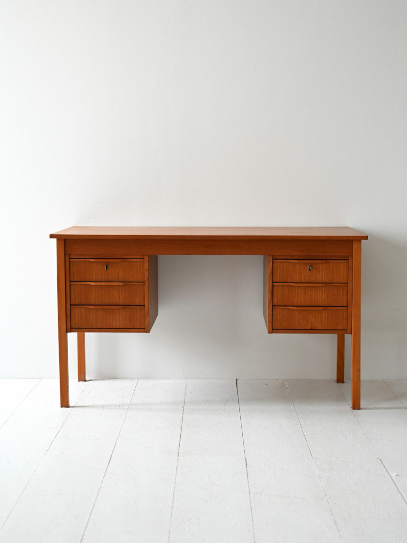Scrivania scandinava vintage in teak anni ’60-b