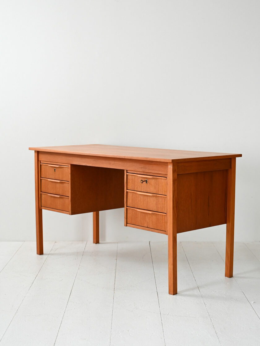 Scrivania scandinava vintage in teak anni ’60-d