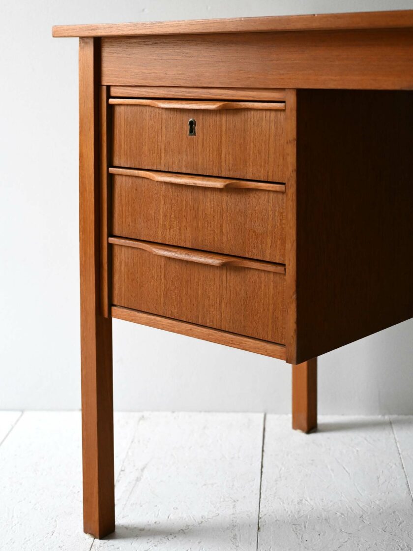 Scrivania scandinava vintage in teak anni ’60-f