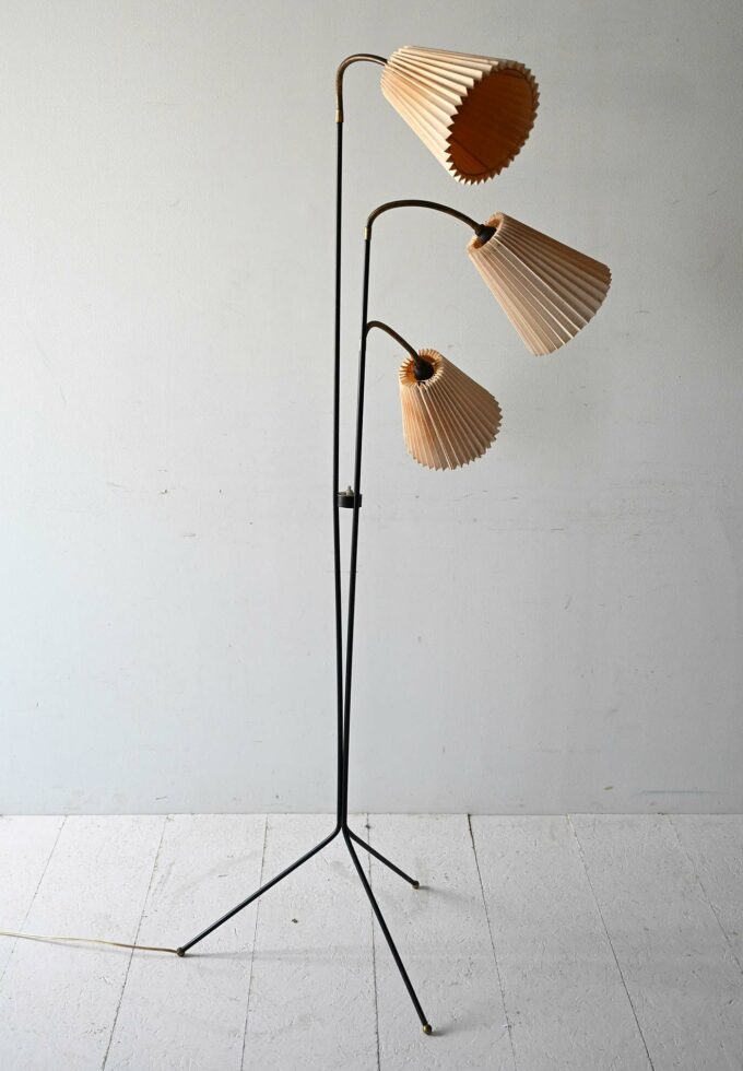Scandinavian 1950s three-armed floor lamp-b