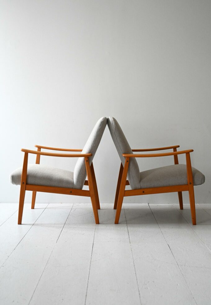 Pair of mid-century Scandinavian armchairs in oak-b