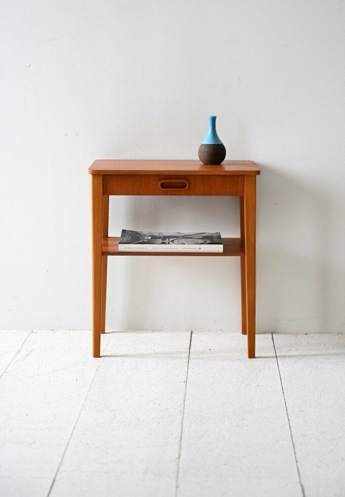 Comodino scandinavo vintage in teak con mensola-a