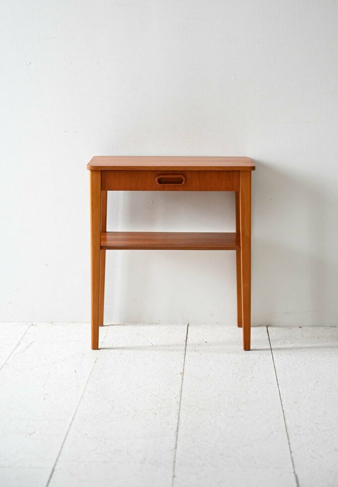 Comodino scandinavo vintage in teak con mensola-b