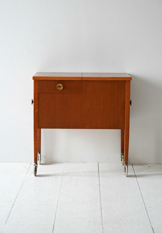 Carrello contenitore vintage scandinavo in mogano-b