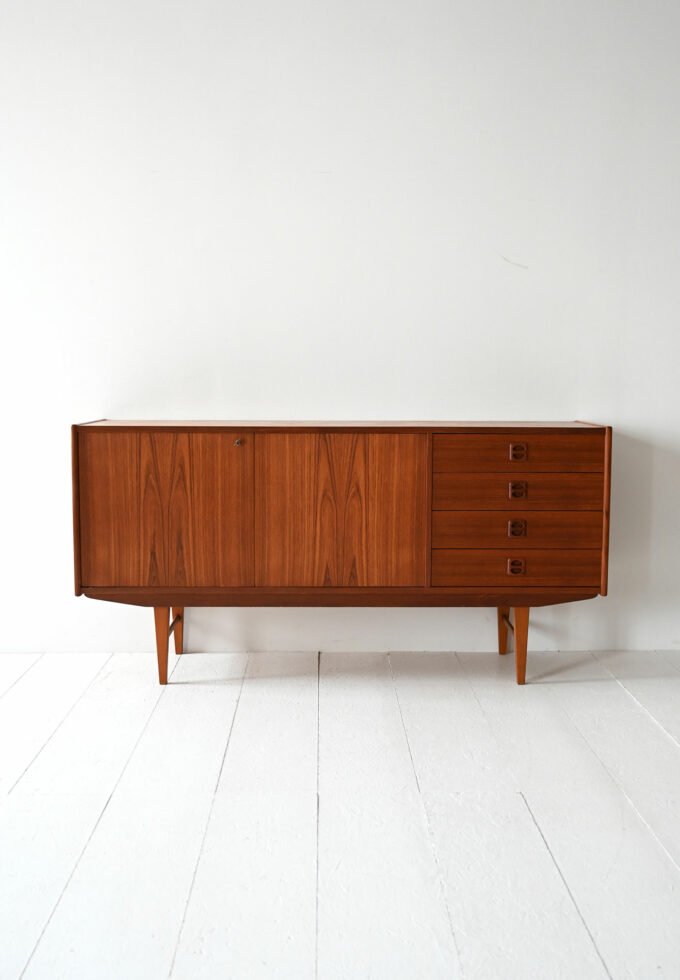 Scandinavian vintage teak-b sideboard