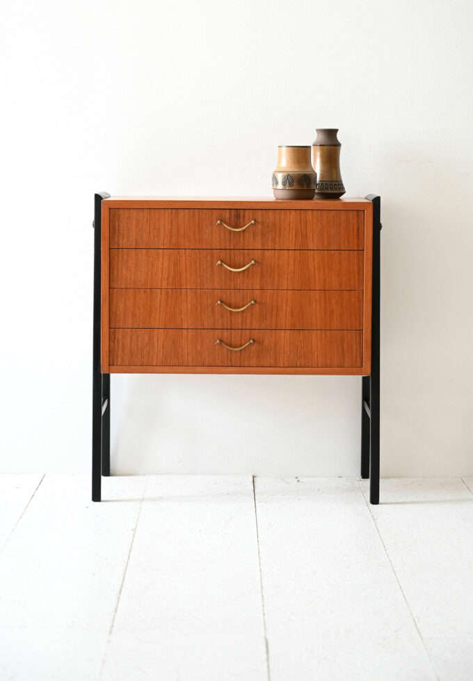Comodino scandinavo anni ’50 in teak e ottone-a