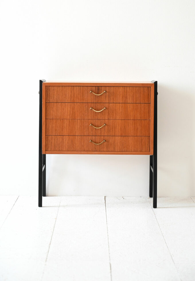 Comodino scandinavo anni ’50 in teak e ottone-b