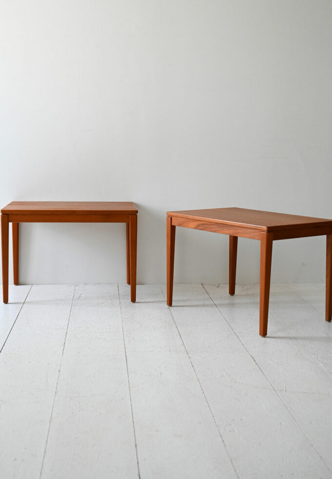 Coppia di coffee table scandinavi vintage in teak-b