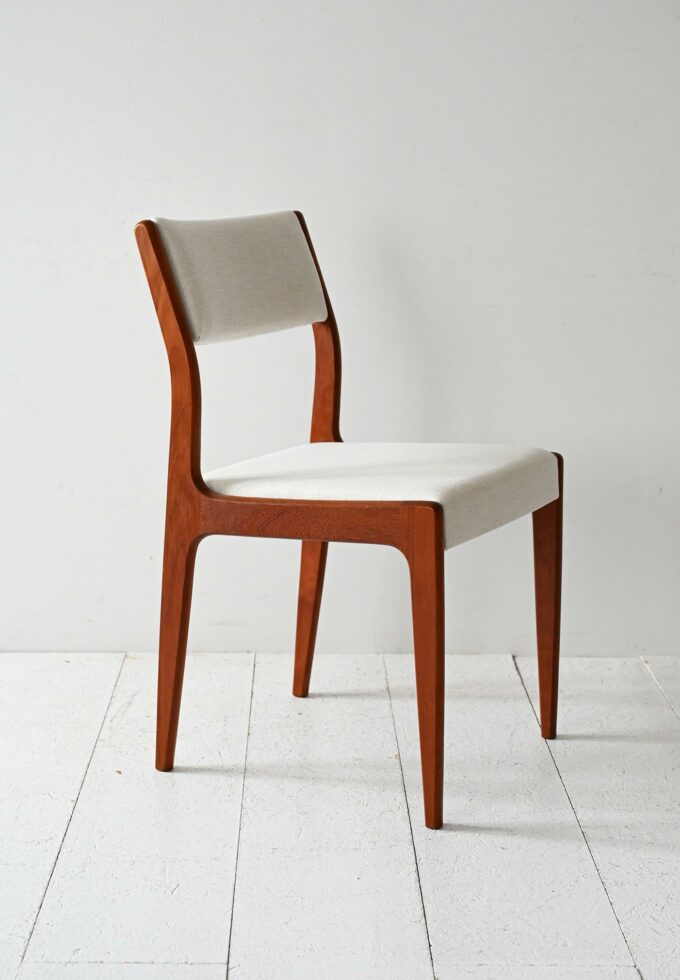 Set of 6 Scandinavian 1960s teak-b chairs.