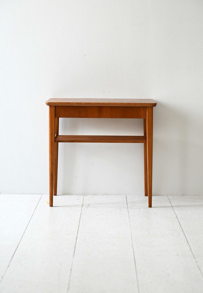 Comodino scandinavo vintage in teak con mensola-b