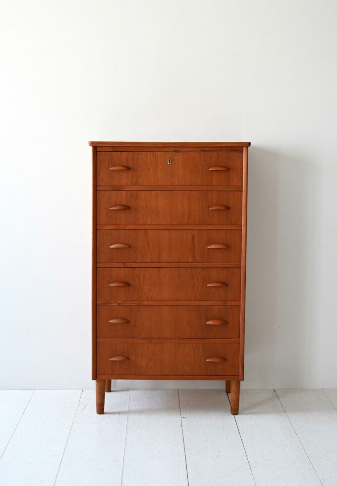 Sestina scandinava in teak con maniglie sagomate-b