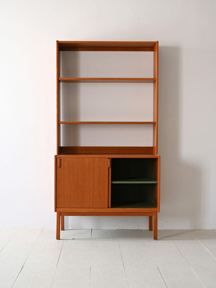 Libreria con vano contenitore prodotta da Bodafors-c
