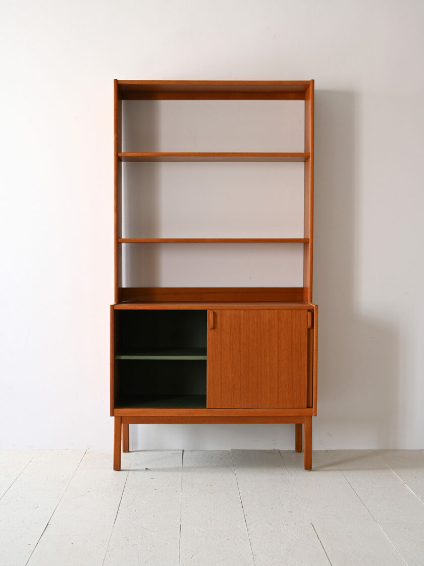 Libreria con vano contenitore prodotta da Bodafors-d