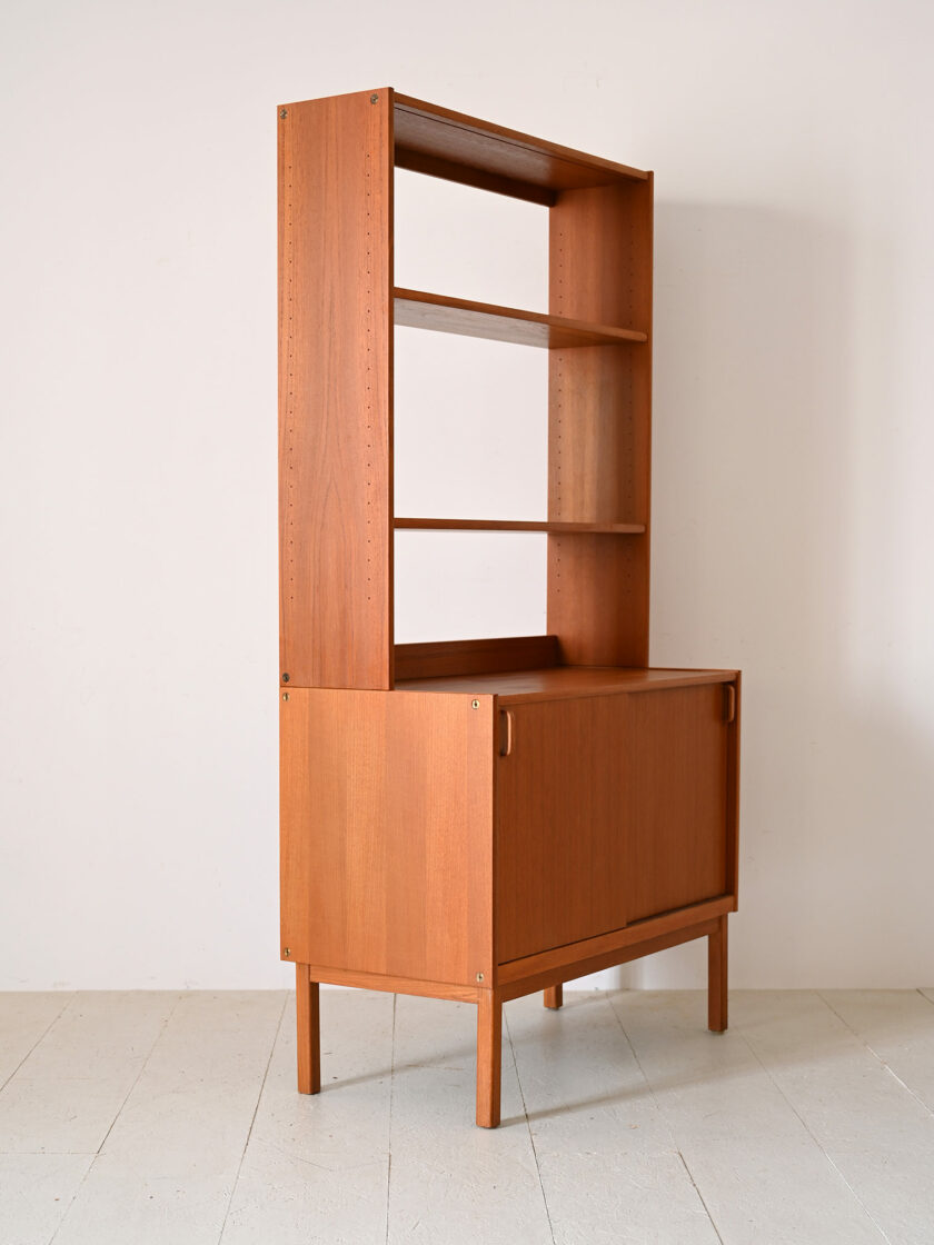 Libreria con vano contenitore prodotta da Bodafors-e