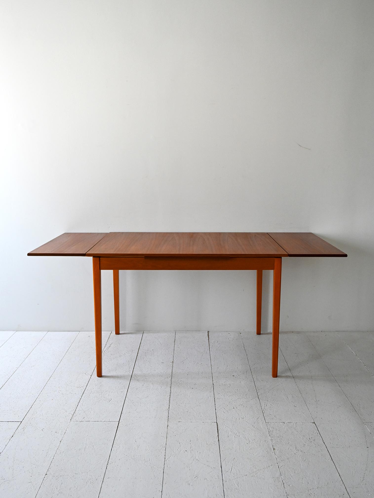 Tavolo scandinavo anni 50 in teak e rovere-a