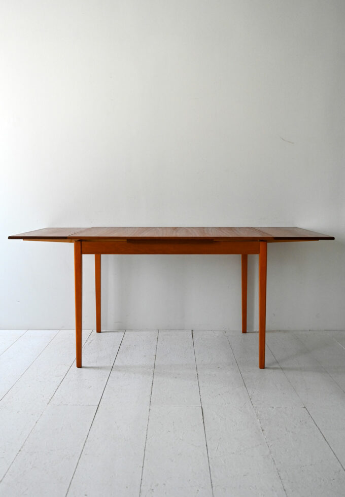 Scandinavian 1950s teak and oak table-b