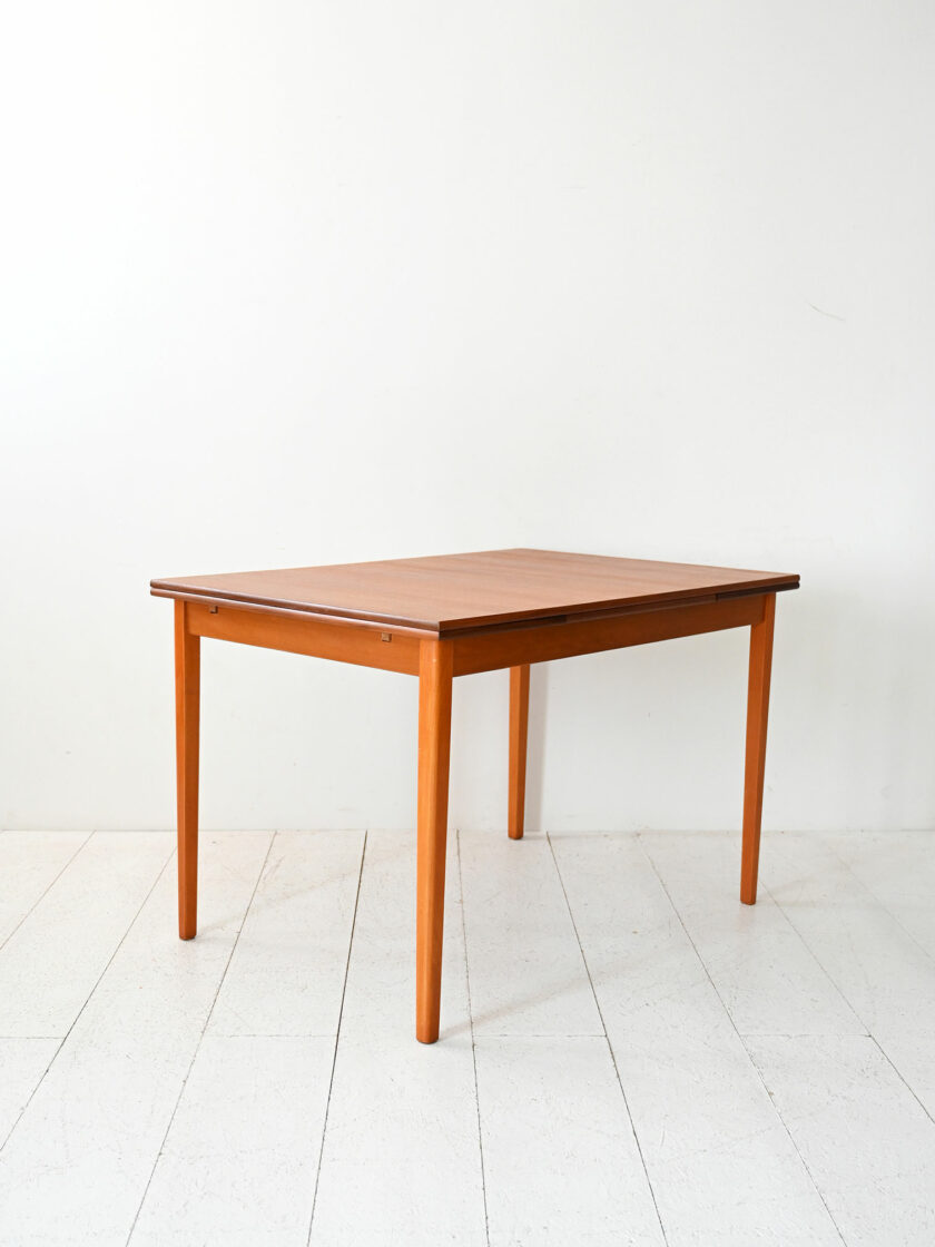 Tavolo scandinavo anni 50 in teak e rovere-e