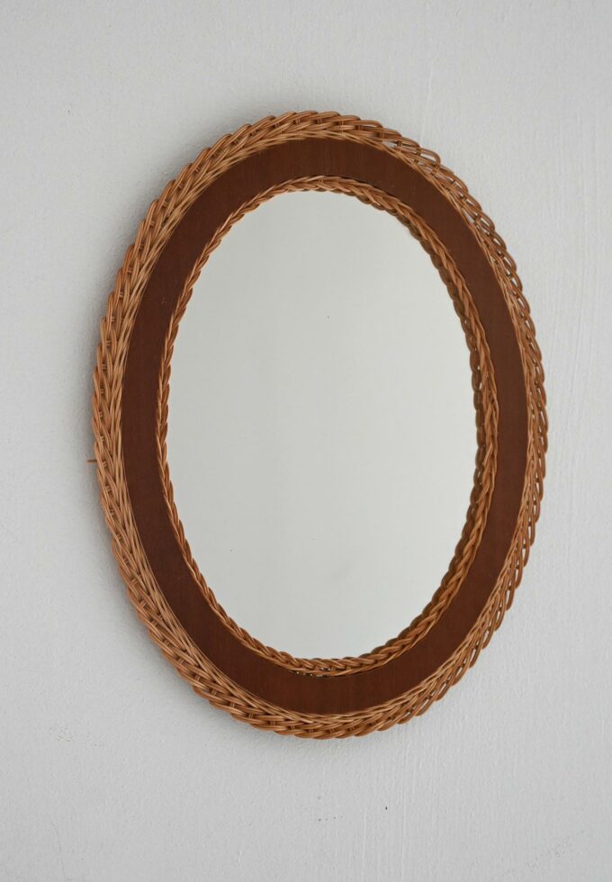 Oval mirror made of teak and woven rattan-a