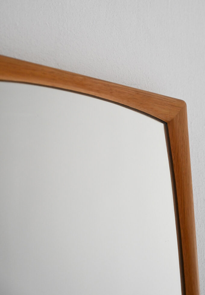 Scandinavian vintage mirror model "Sylvia" in oak-b